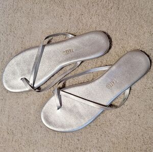 TKEES Genuine Leather Silver Sandals - Size 9